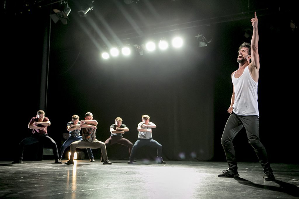 Cartel del evento «LA MALDICIÓN DE LOS HOMBRES MALBORO [THE CURSE OF THE MALBORO MEN]»